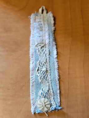 funk.u self Hand Craft Blue/Cream Lace Denim Bracelet Frosted Button Sz 8 Inch